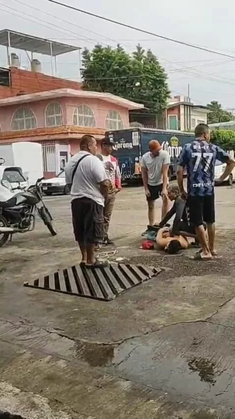 Vecinos frustran robo en la colonia Babilonia de Apatzingán; hay un detenido 