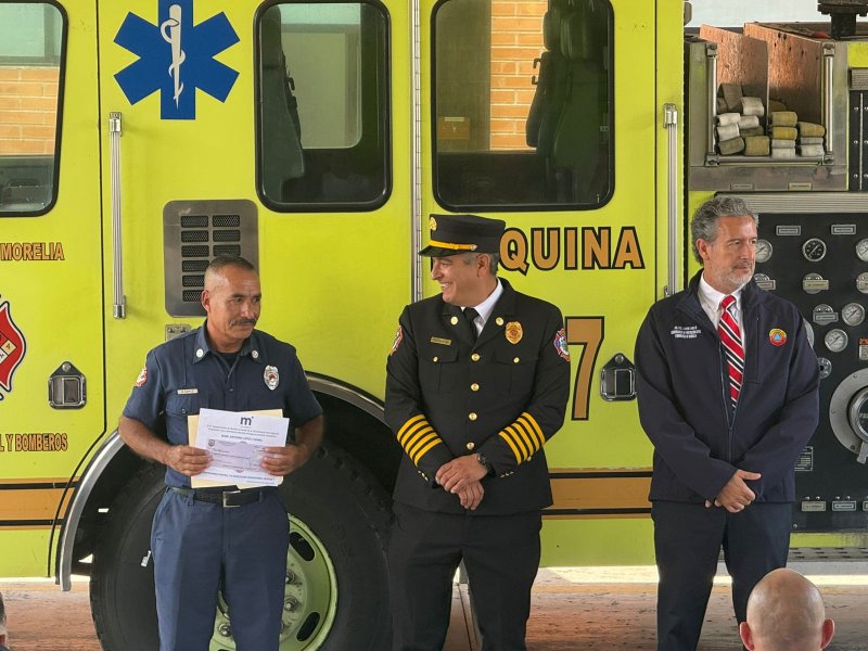 Gobierno de Morelia reconoce la entrega y heroísmo de bomberos