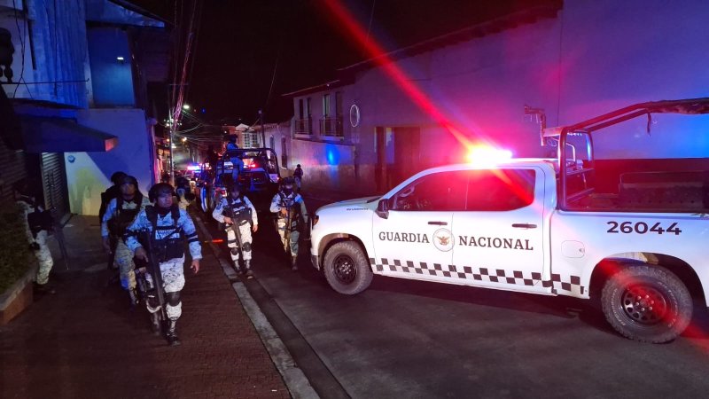 Con pist0la de postas intentan r0barle su auto, en pleno Centro de Uruapan