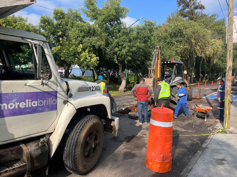 Reparan baches en el Bulevar García de León