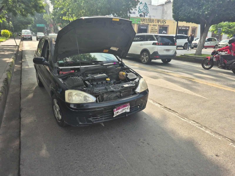 Se registra choque entre auto y moto en el Centro Histórico de Morelia 