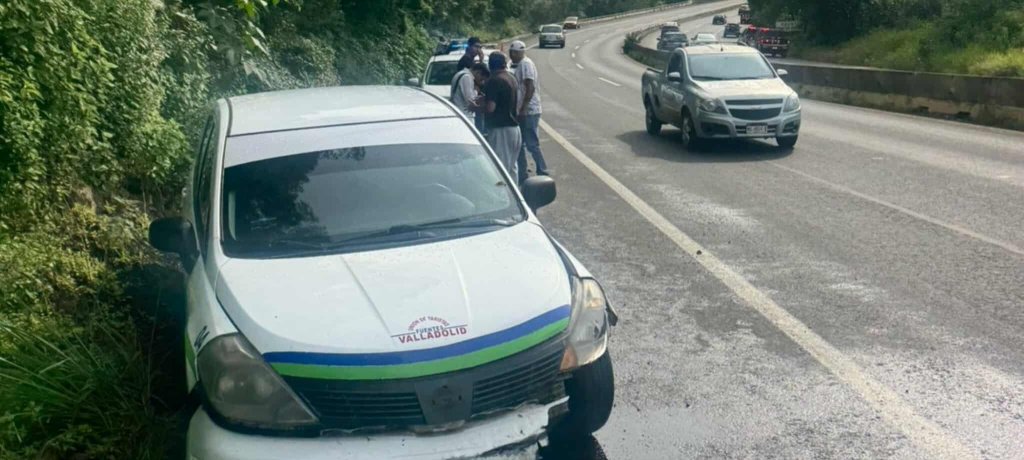 Se registra ch0que de taxi contra objeto fijo en la Morelia-Pátzcuaro