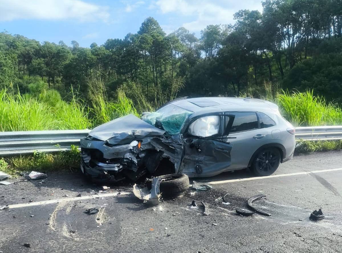 Dos lesionados tras aparatoso choque en la autopista Uruapan – Pátzcuaro