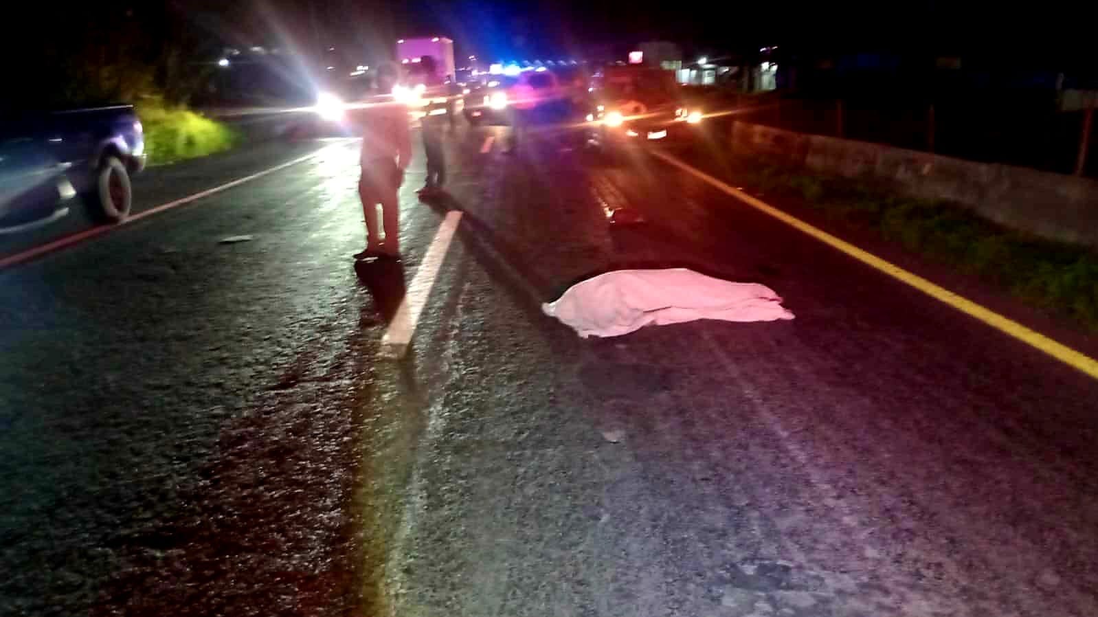 Peatón muere atropellado por camioneta en la Morelia-Salamanca 
