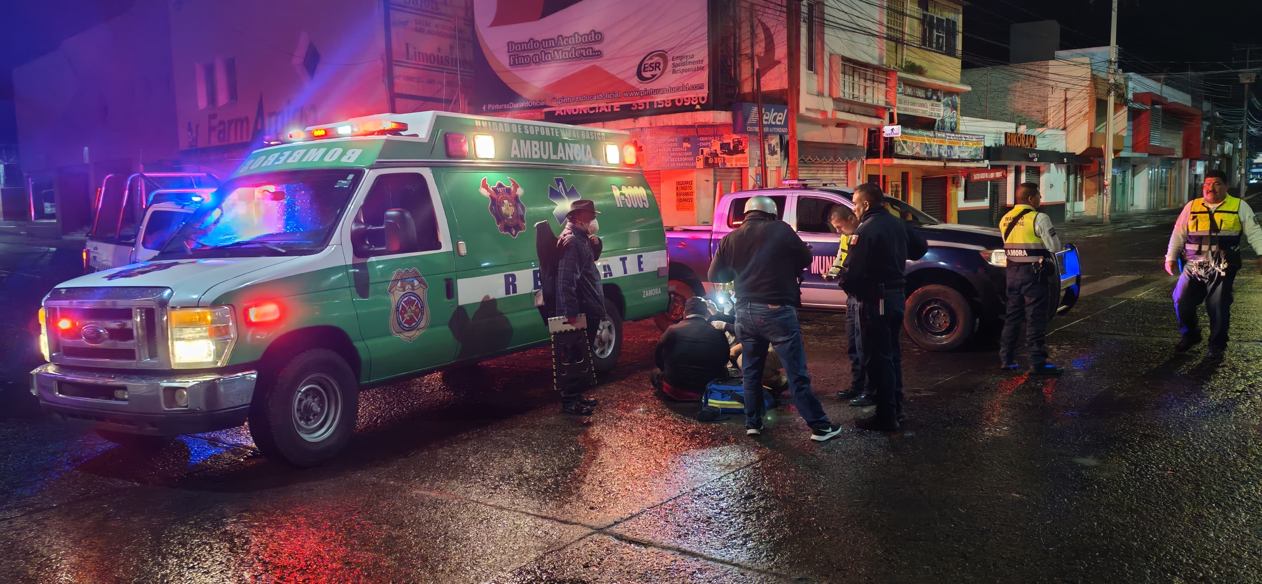 Motociclista resulta h3rido al derrapar su unidad 