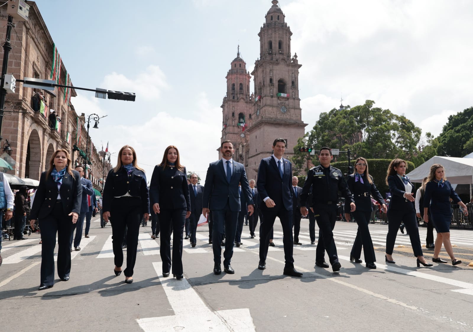 Espectacular desfile en honor a Morelos, corona el programa patrio en Morelia