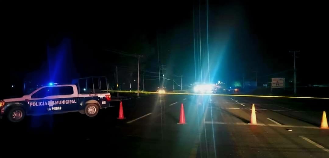 Dos personas mu3ren atrop3lladas en la carretera La Piedad-Numarán 