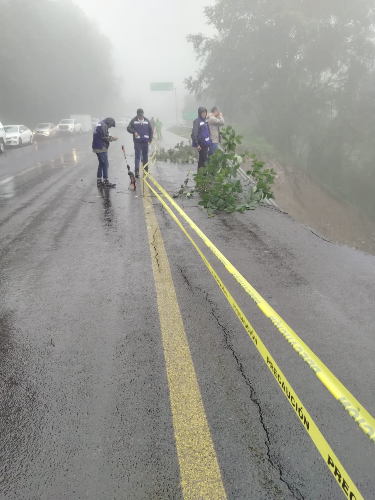 ATIENDE SICT AFECTACIONES EN RED CARRETERA FEDERAL TRAS INTENSAS LLUVIAS