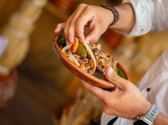 Para probar auténticas carnitas michoacanas visita Quiroga, Tacámbaro y Huandacareo: Sectur