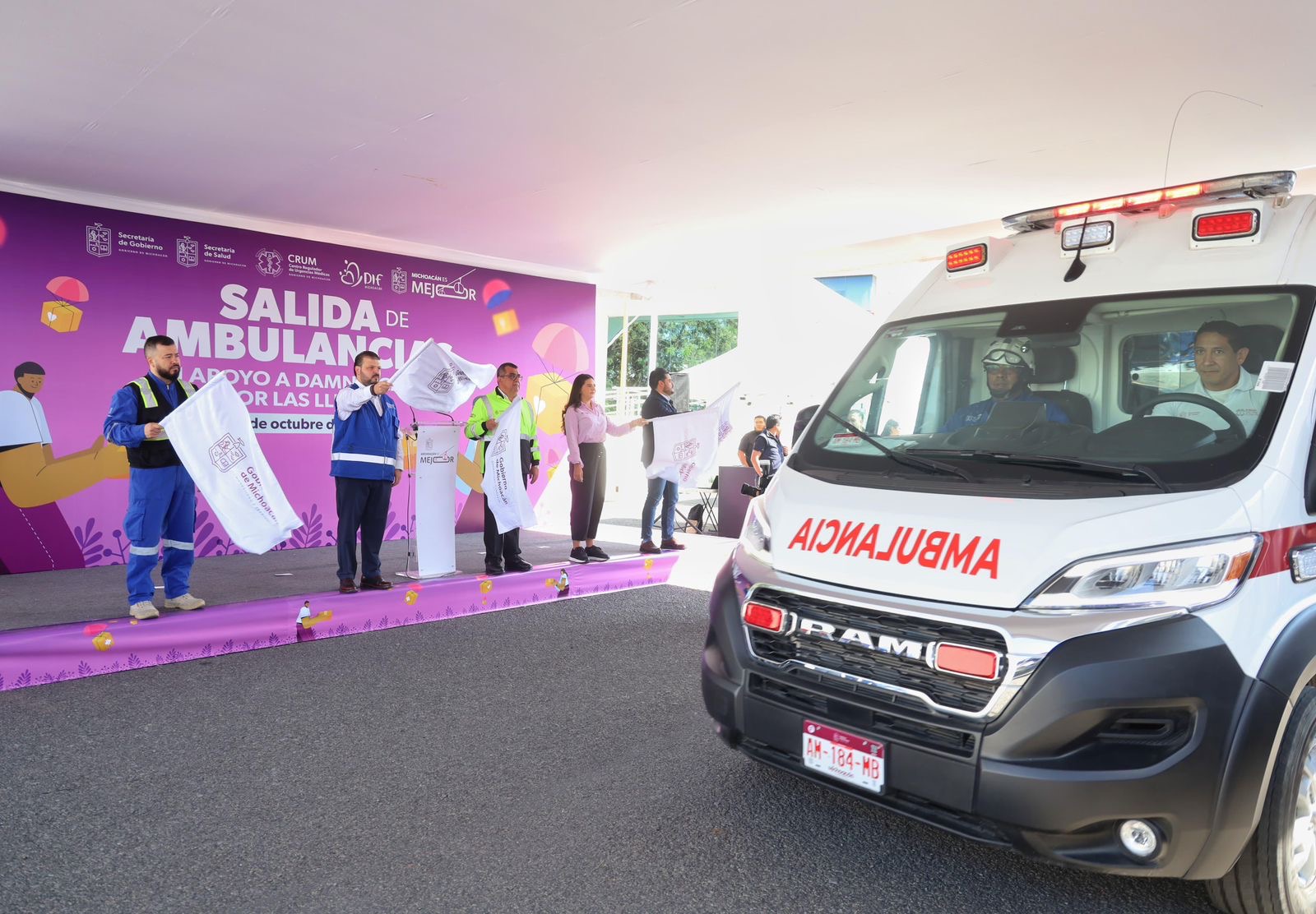 Envía Michoacán brigada de atención médica y ambulancias en apoyo a afectados por lluvias