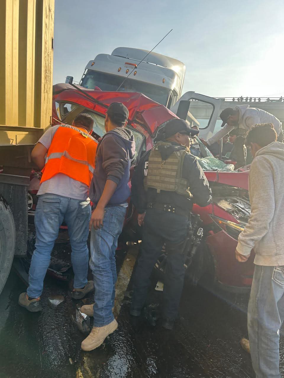 Choque en cadena deja 16 lesionados en la Siglo XXI