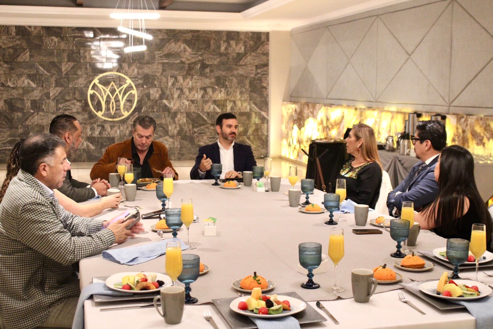 Yankel Benítez, hoteleros y empresarios afinan detalles de cara a celebración de Día de Muertos