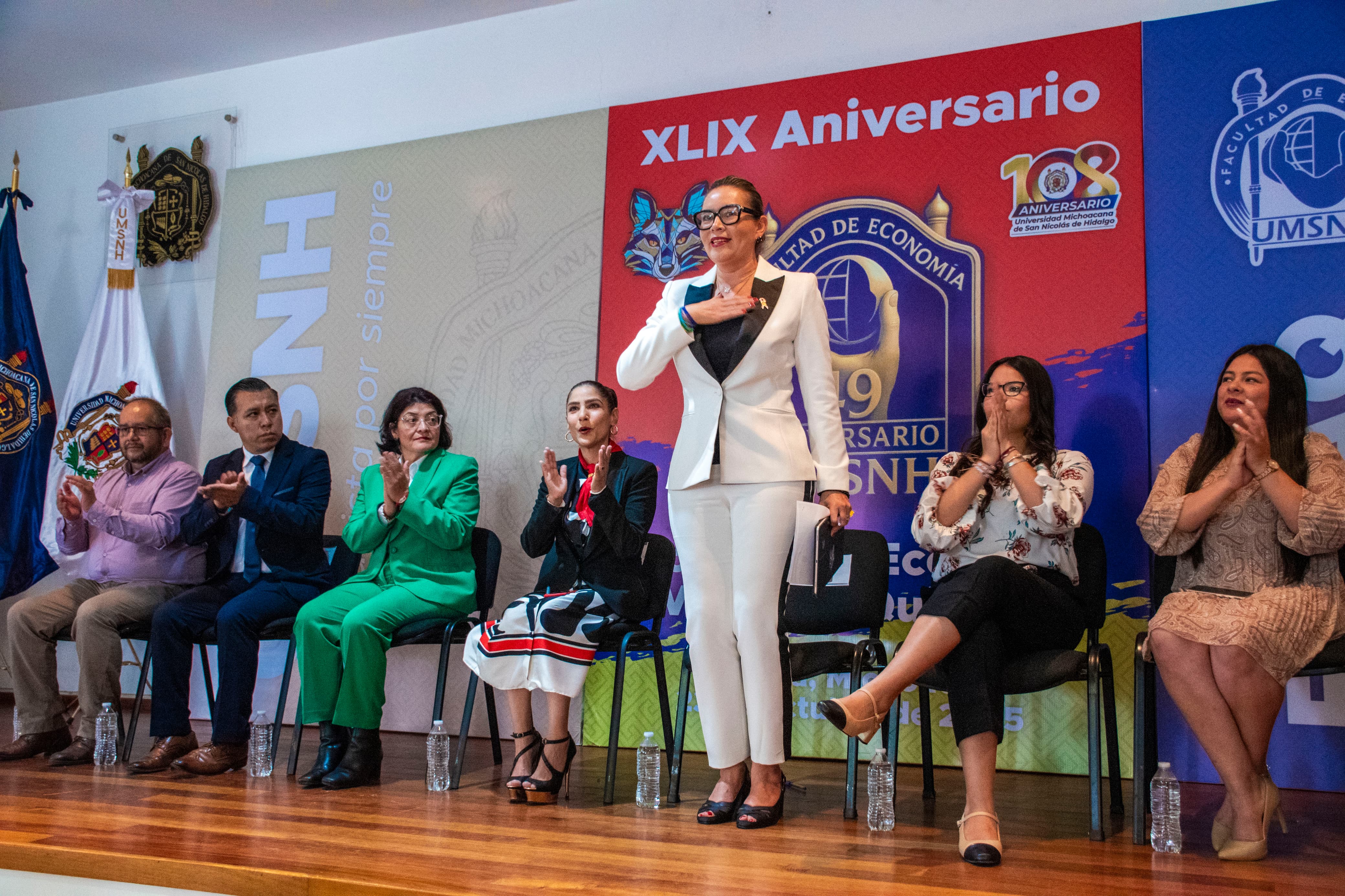 La Facultad de Economía innova y se transforma; Yarabí Ávila asiste al 49 aniversario de la dependencia