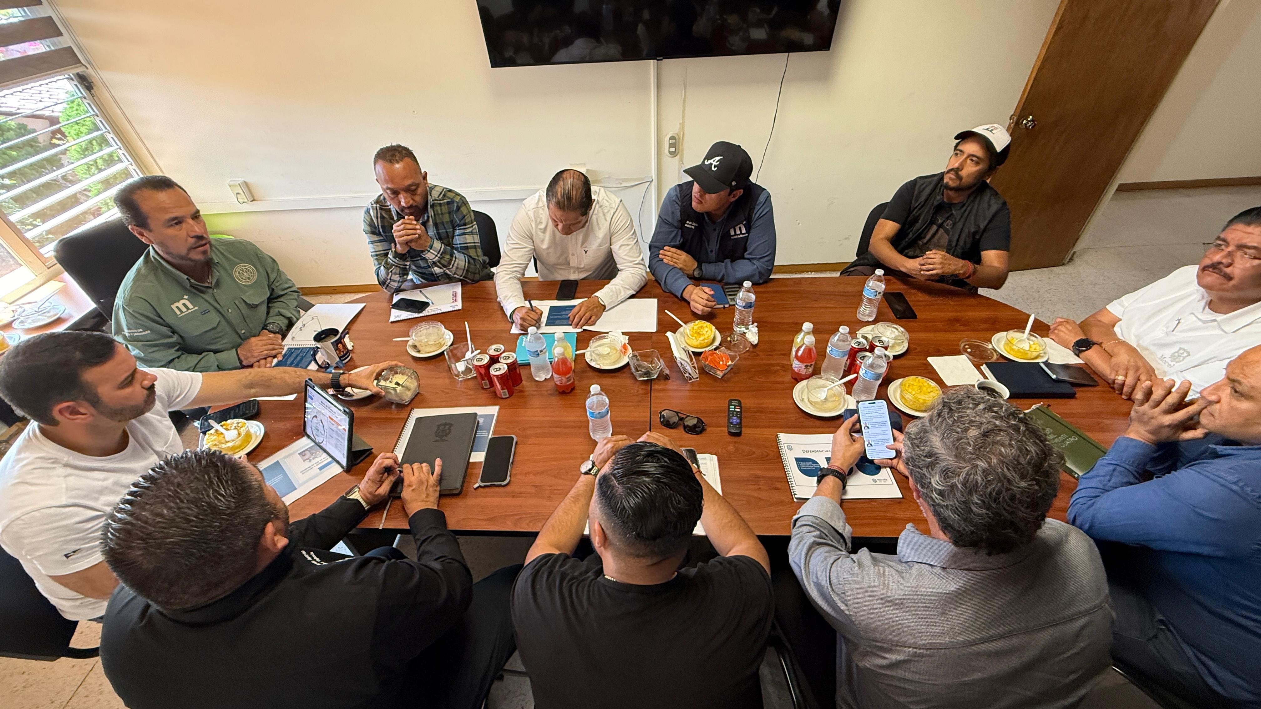 Yankel Benítez sostiene reunión intermunicipal de coordinación para el operativo de Día de Muertos