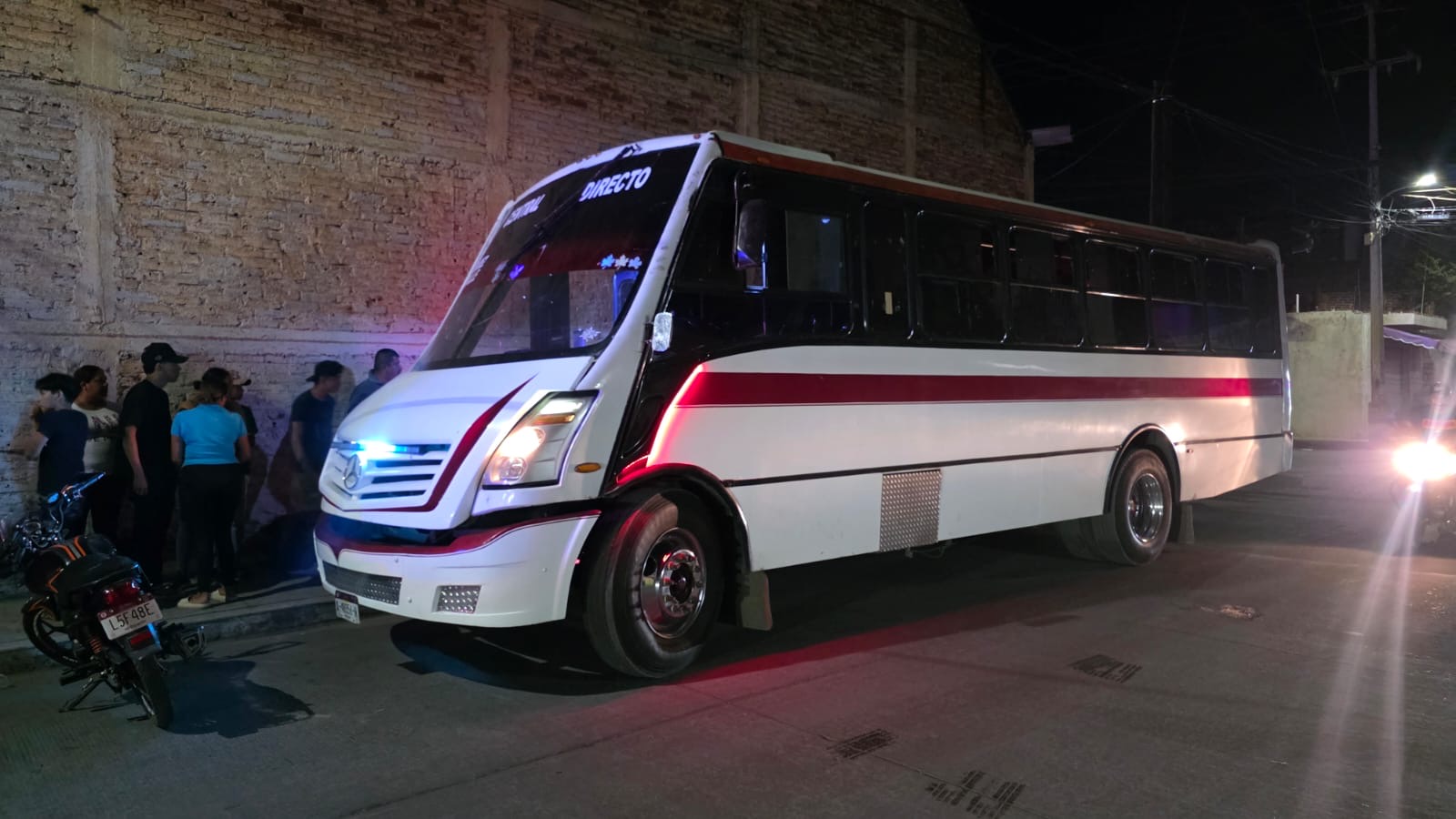 Camión de pasajeros atropella a adulta mayor, en la Valencia Segunda Sección