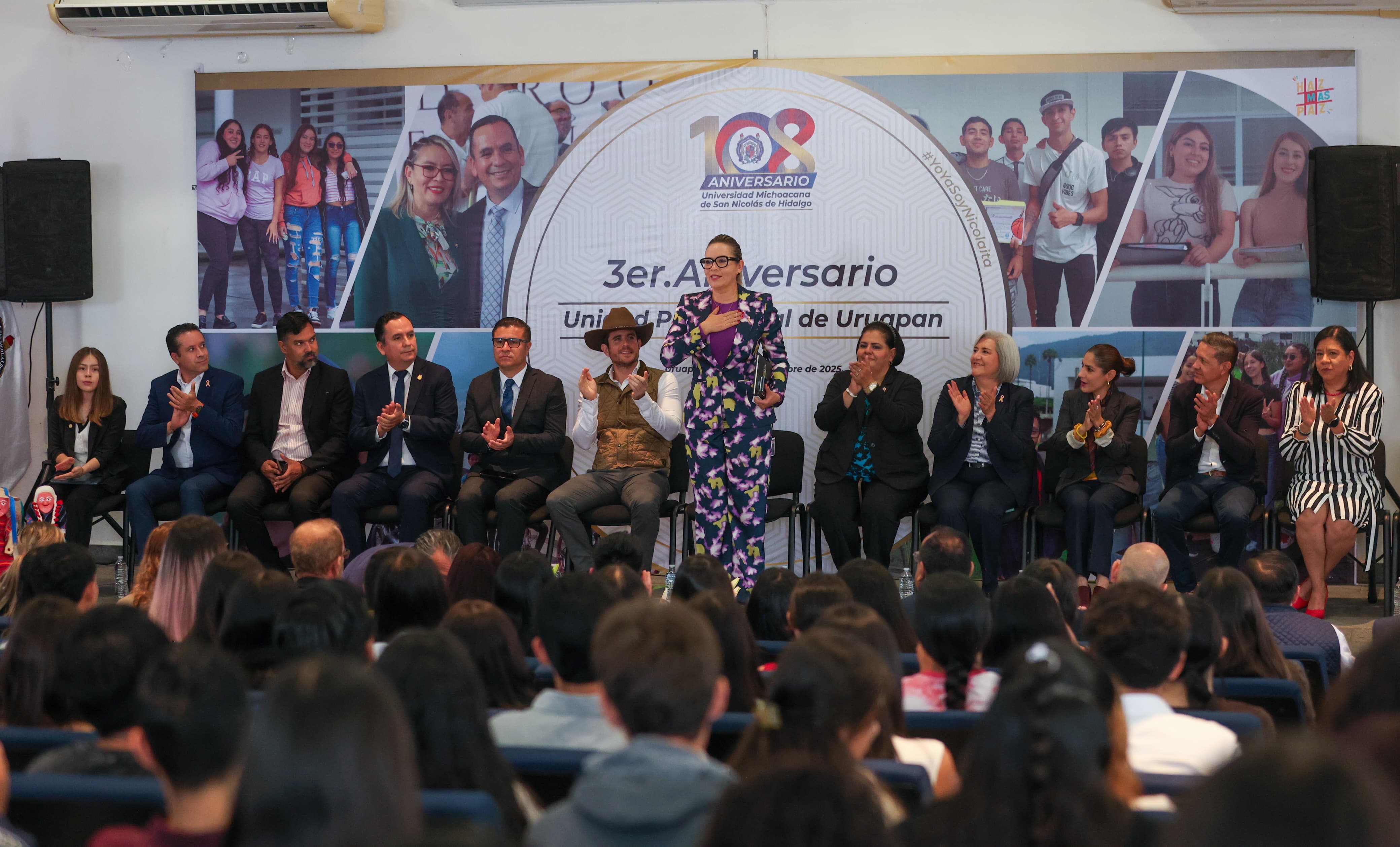 A sumar a más jóvenes en la construcción de una ciudadanía en paz, convoca Yarabí Ávila a estudiantes uruapenses