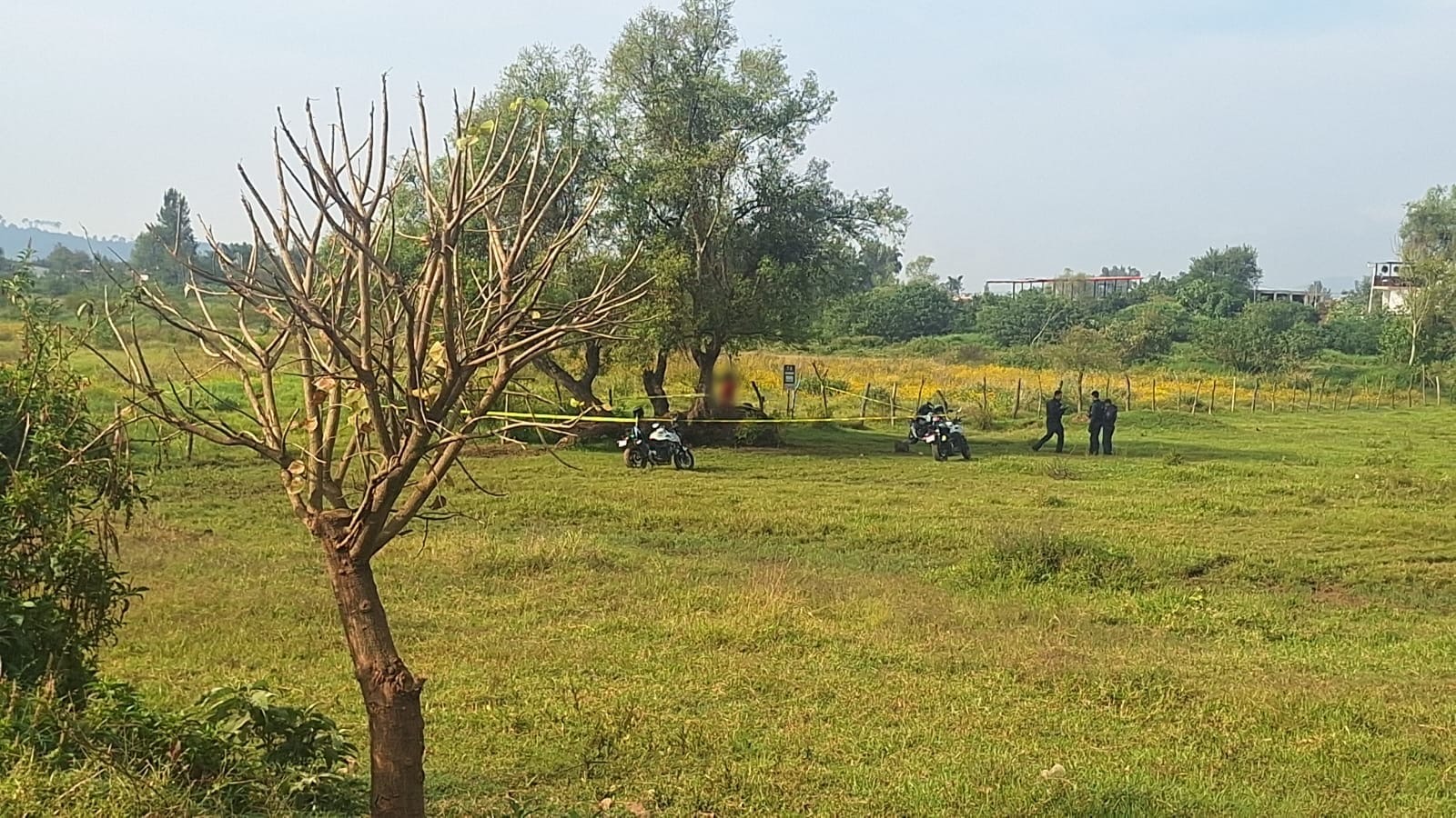 Localizan a un hombre muerto a un costado del río Santa Barbara, al oriente de Uruapan 