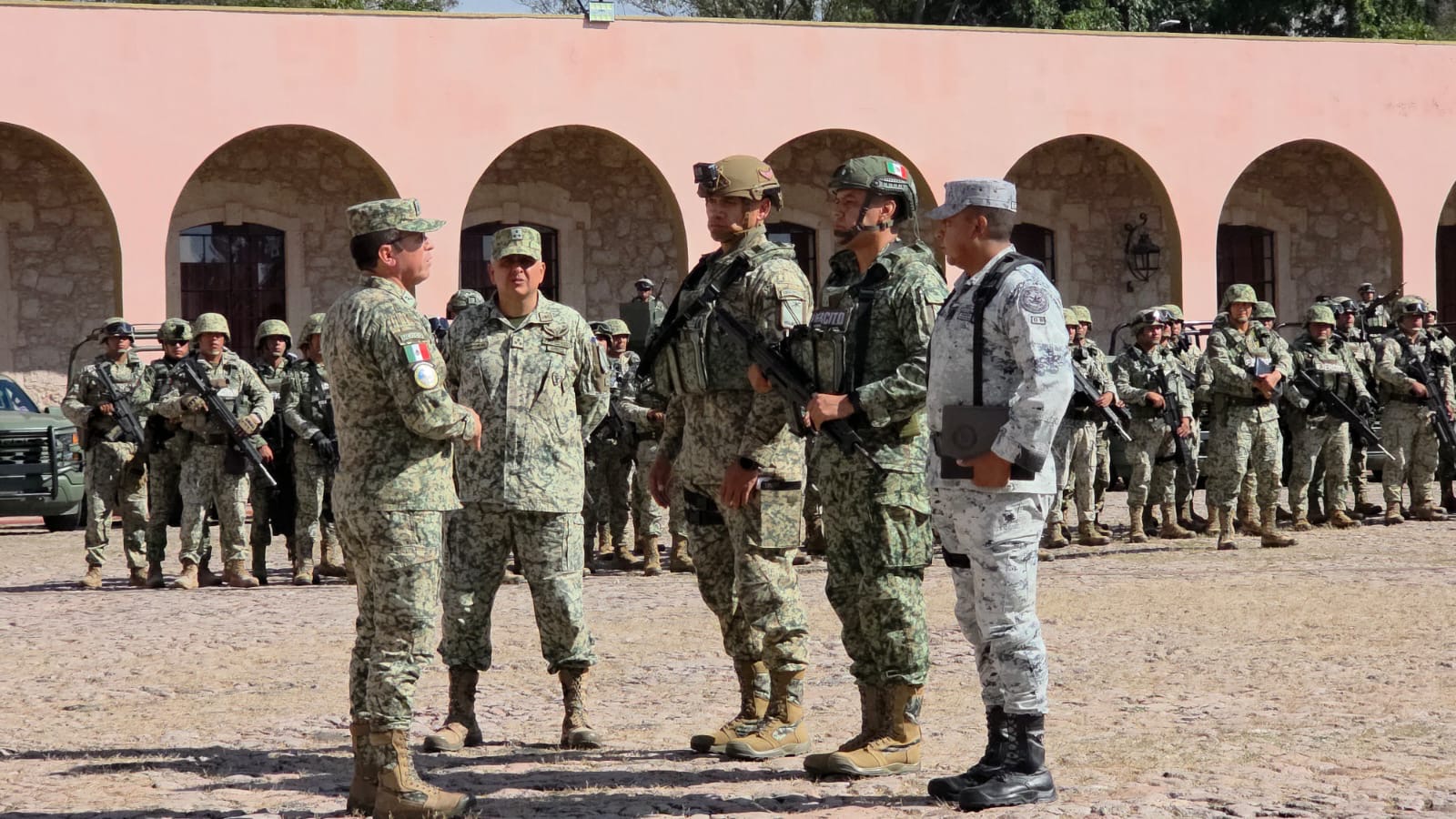 “Que confíen en nosotros, venimos en beneficio de la ciudadanía michoacana”: General Juan Bravo