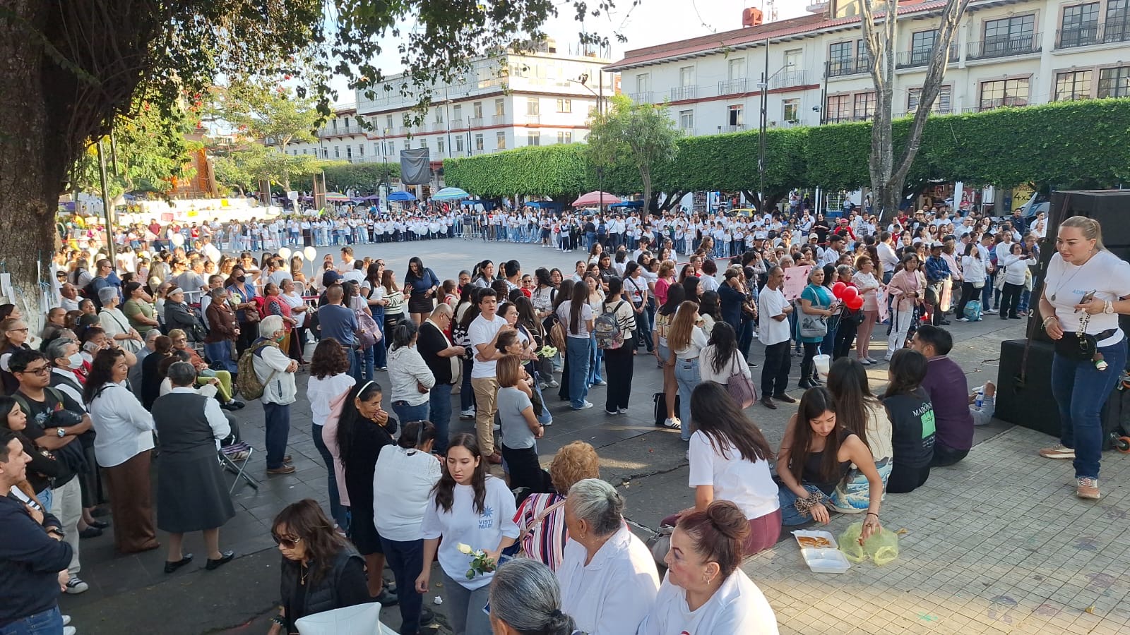 Realizan misa y jornada de oración al concluir novenario del alcalde Carlos Manzo