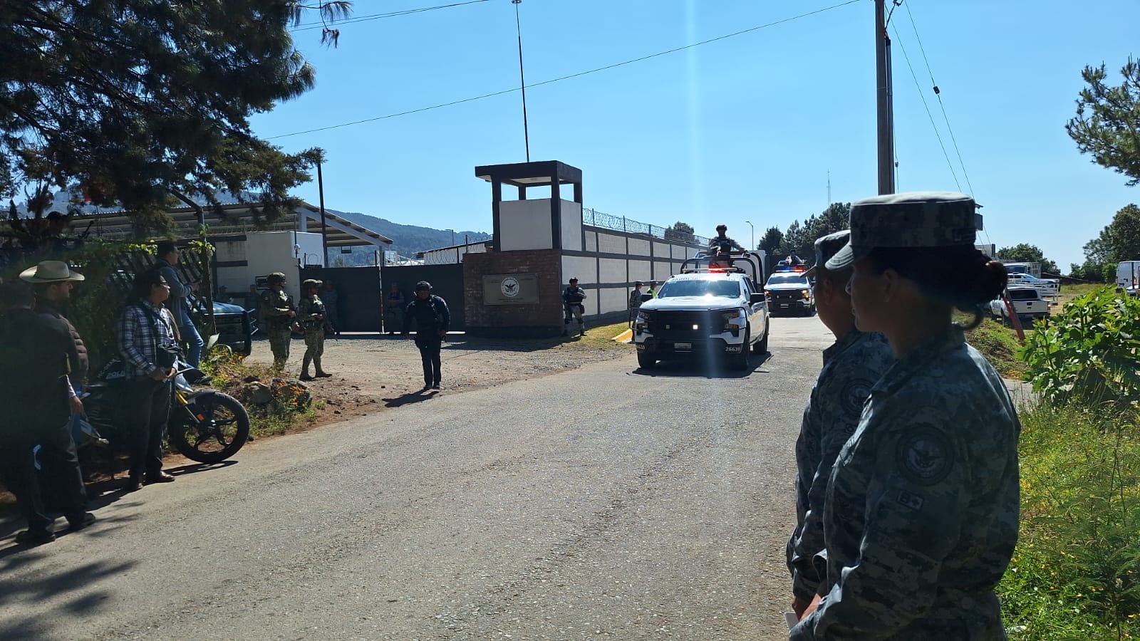 Se reúne Omar García Harfuch, con autoridades y sector empresarial, en Uruapan 