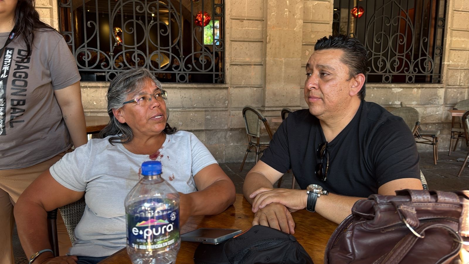 Protesta pacífica termina con dos periodistas golpeadas por la policía y 3 detenidos