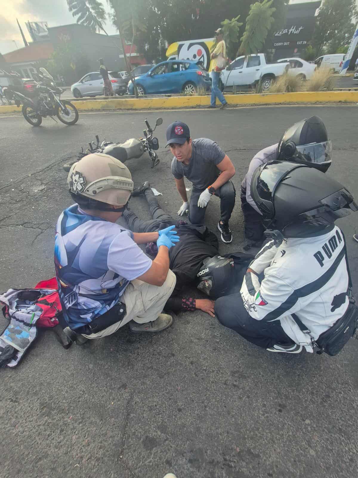 Motociclista es impactado por un vehículo en Calzada La Huerta de Morelia 