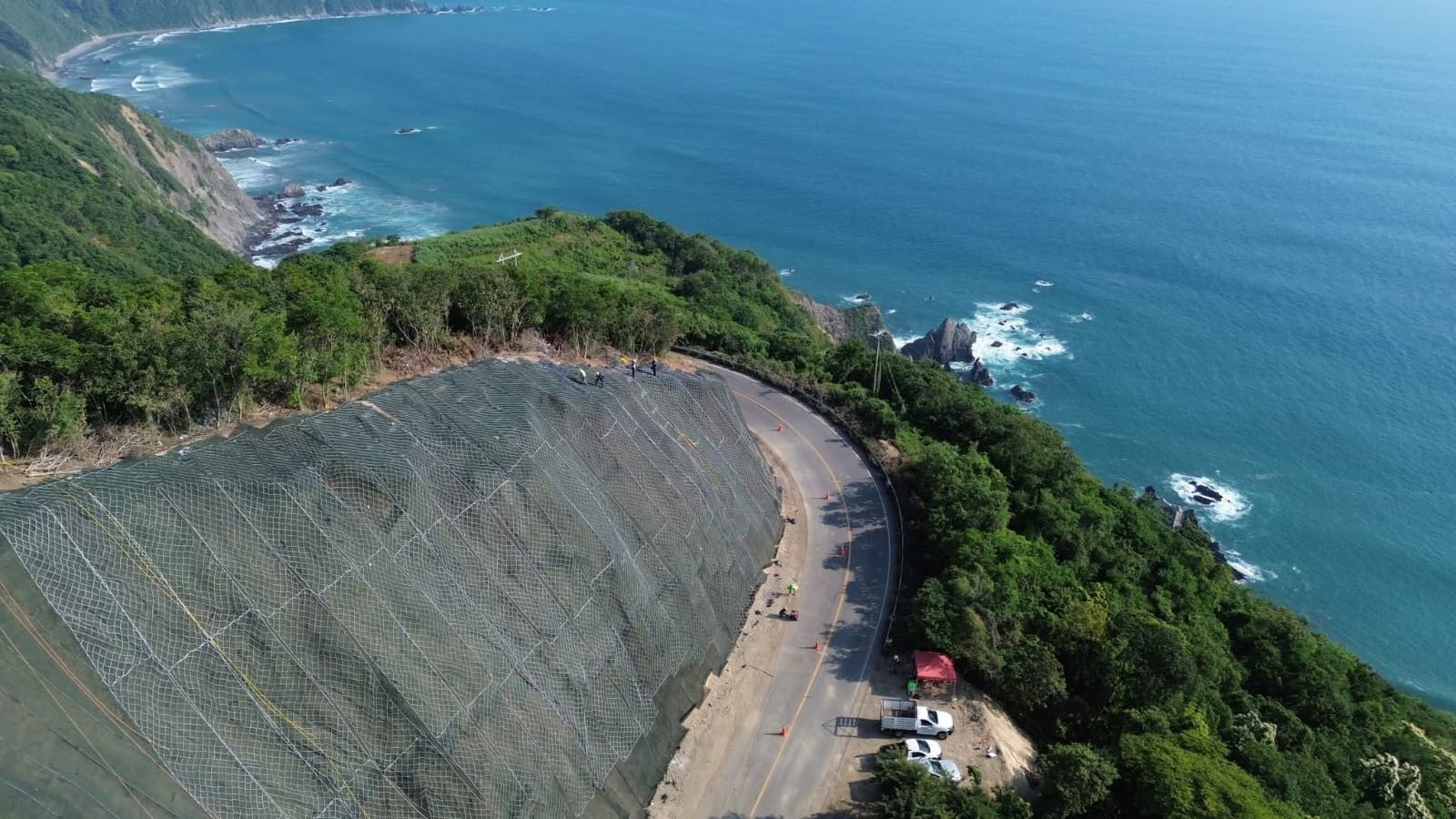 CONCLUYE EN DICIEMBRE ESTABILIZACIÓN DE TALUDES EN CARRETERA PLAYA AZUL-MANZANILLO: SICT
