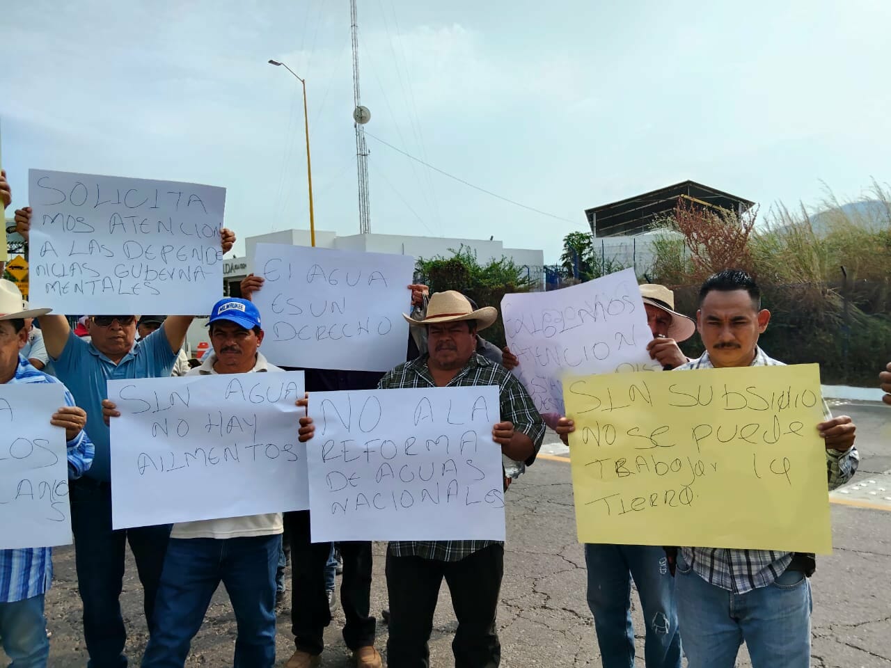 Entre casetas tomadas y rutas interrumpidas: así fue la jornada de protestas en Michoacán