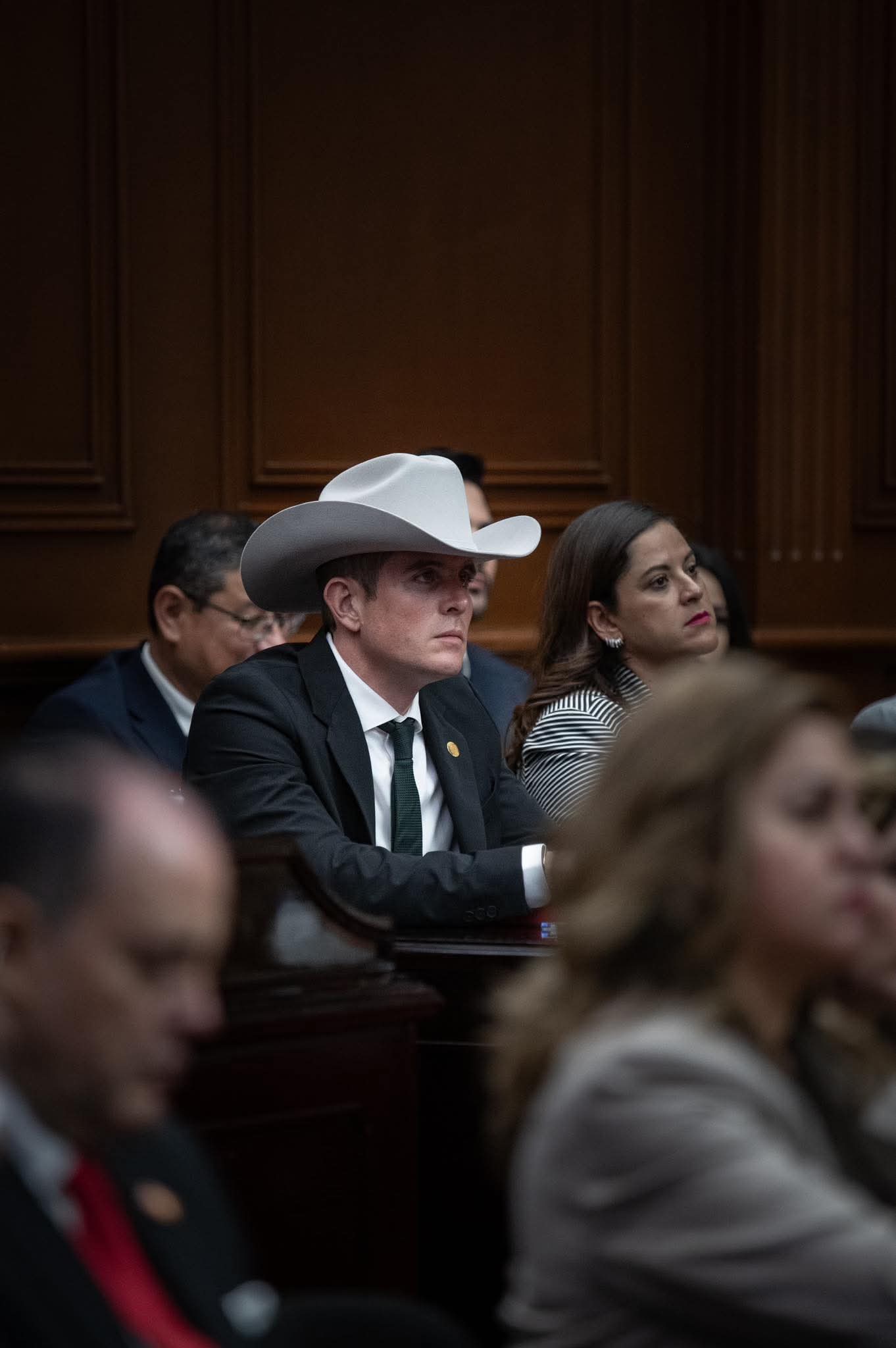 Diputado del Sombrero, ofrece recompensas si denuncias a tu familiar delincuente