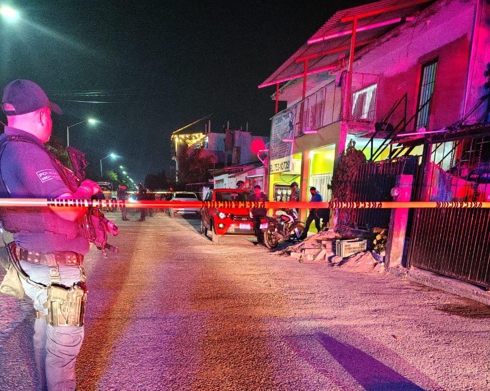 Joven mujer es asesinada a tiros en Playa Azul