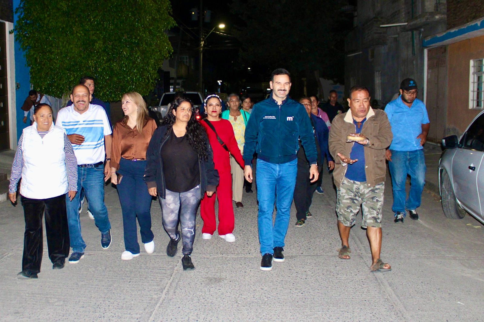 Yankel Benítez escucha a vecinos y recorre colonia Cruz del Barreno