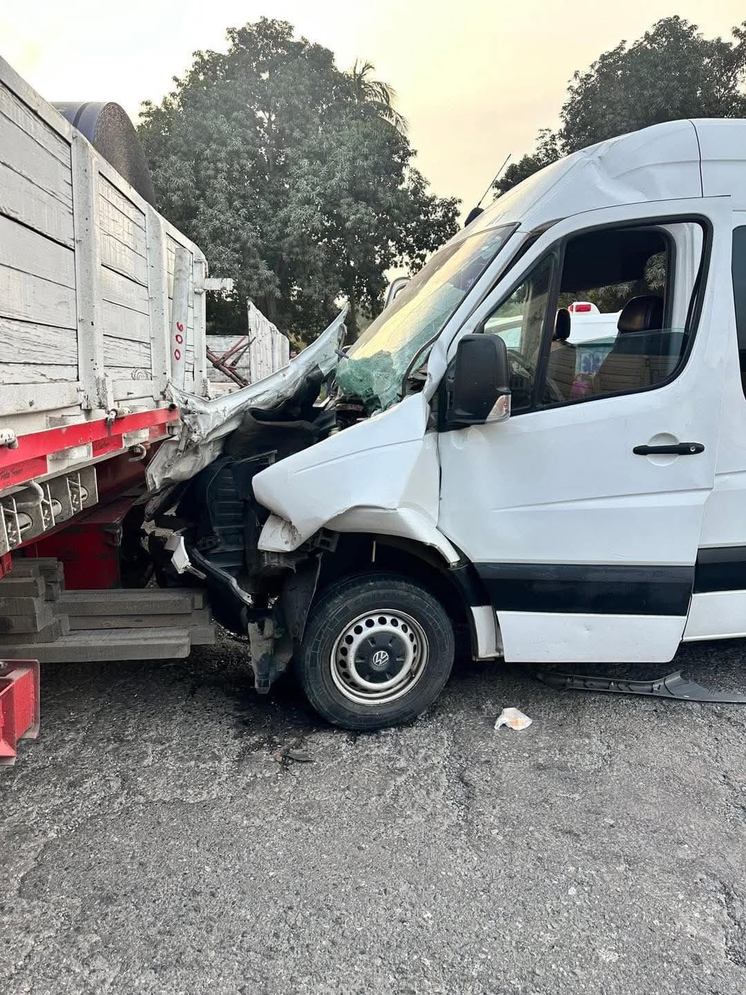 Camioneta de “Grupo Alfa 7” se accidenta en la autopista Siglo XXI