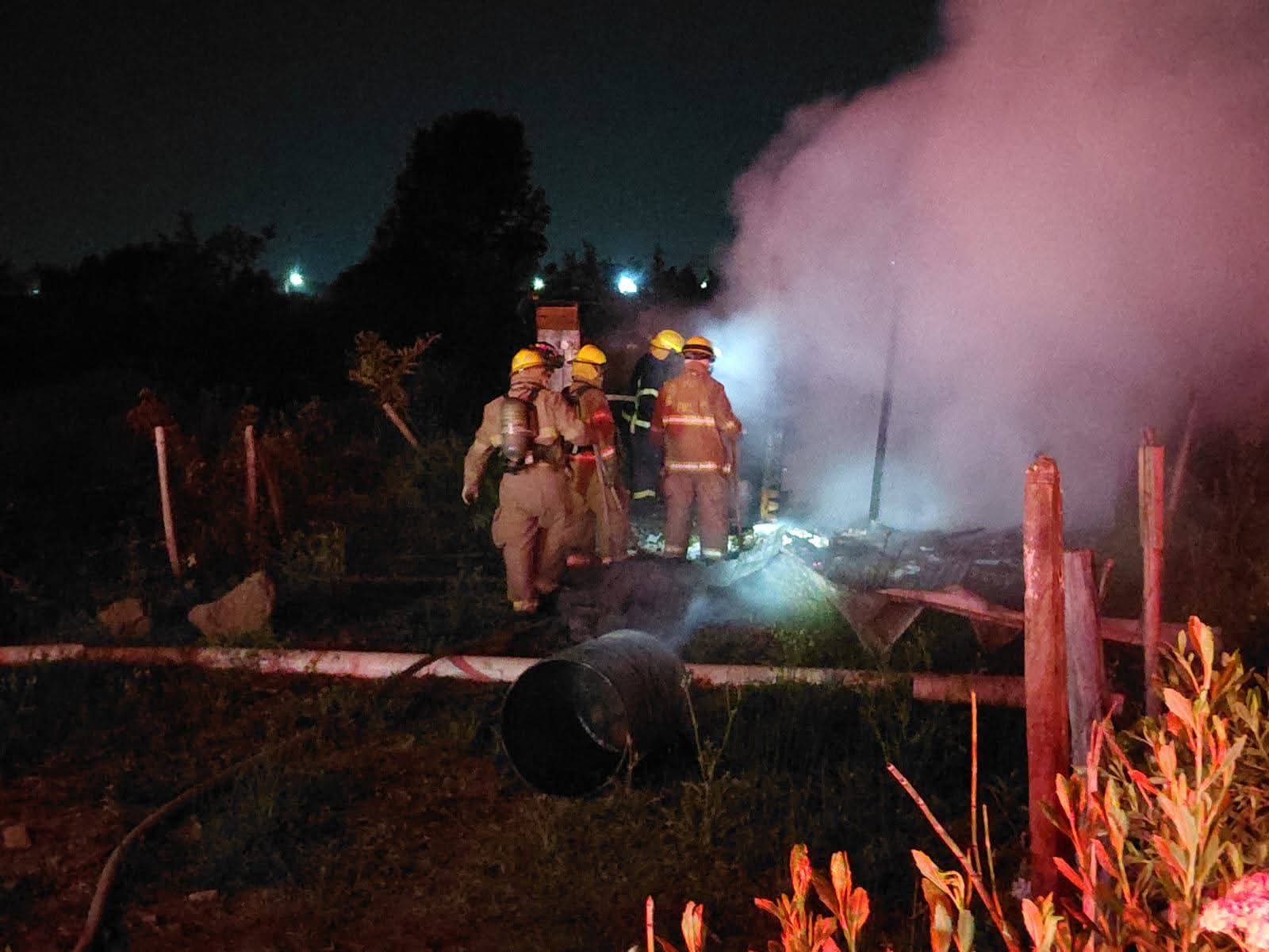 Voraz incendio consume una vivienda en la colonia Loma Bonita, Uruapan