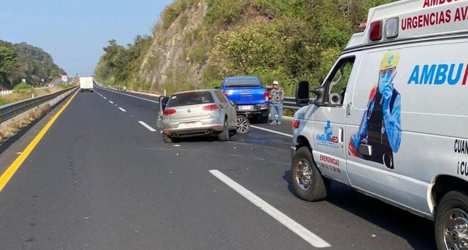 Automovilista se accid3nta en la autopista Siglo XXI 