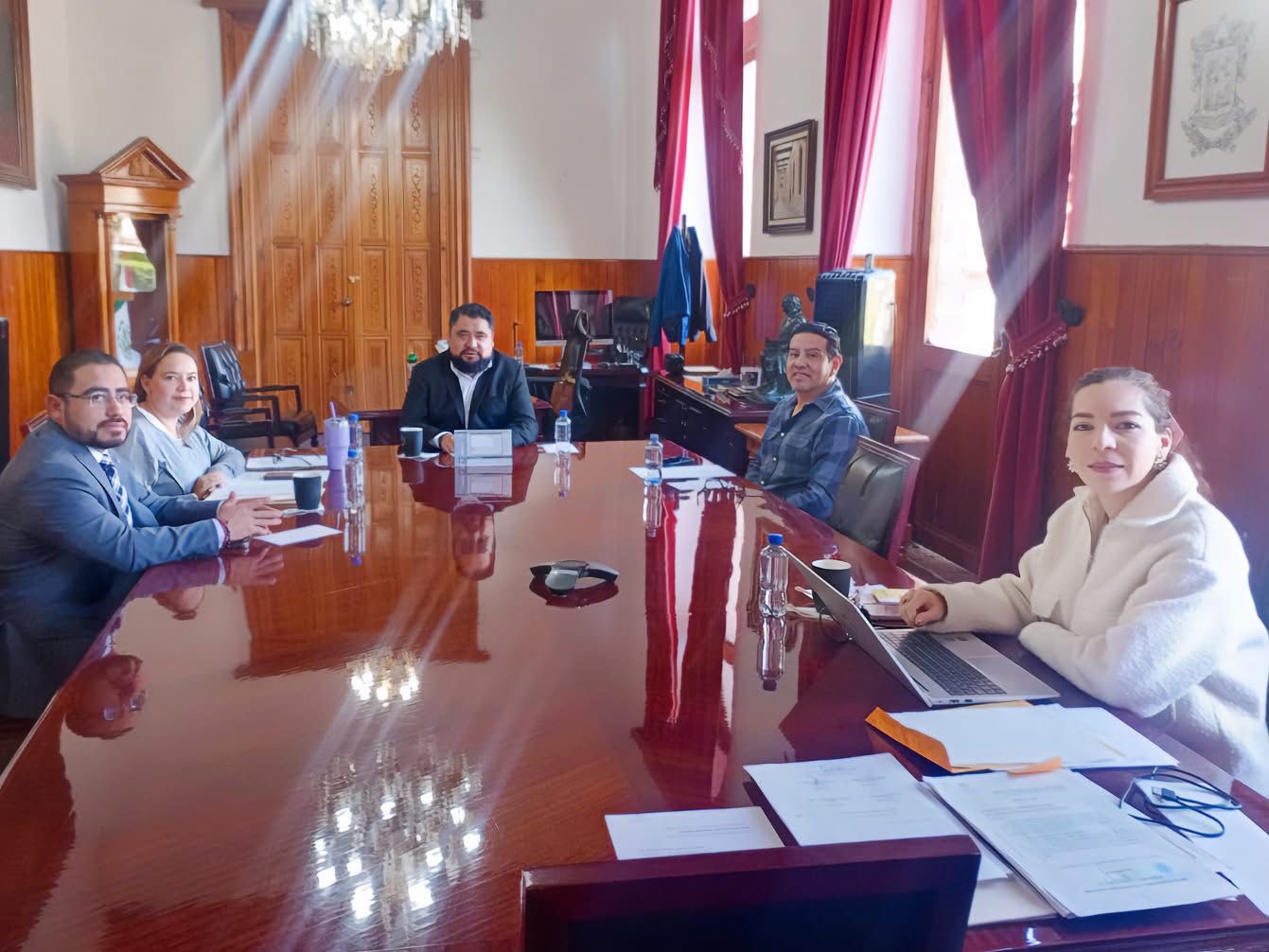 Separan de su cargo a juez electo tras denuncia por acoso sexual