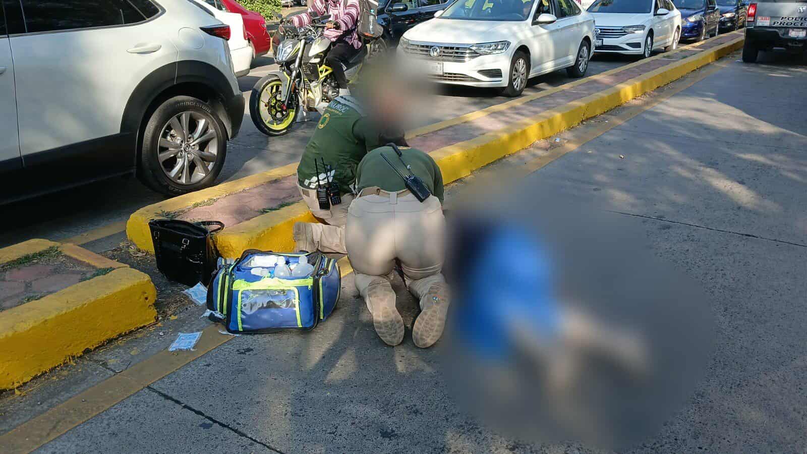 Camioneta de Seguridad Penitenciaria atropella a peatona en la Av. Camelinas de Morelia 