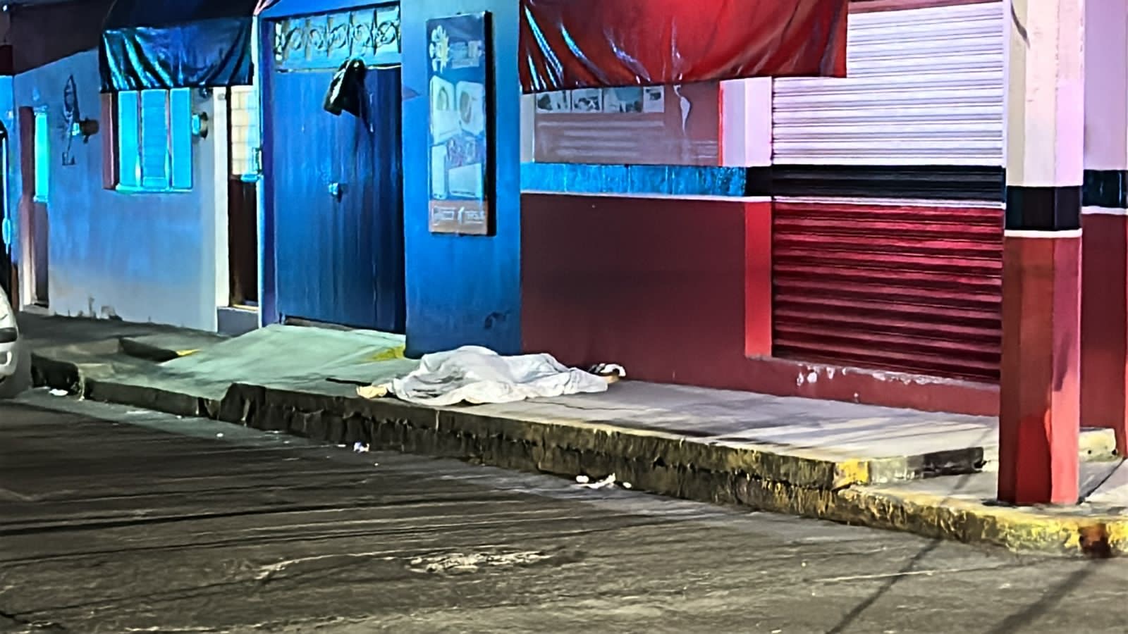 Delincuentes asesinan a joven, en la colonia Morelos de Uruapan 