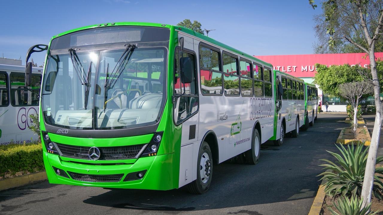 Comienzan a circular camiones de Uruapan  RED 113 MICHOACÁN/Redacción   Uruapan, Mich.- 12 de diciembre de 2025.- Hoy comenzaron a circular 10 de las 80 unidades de transporte públ