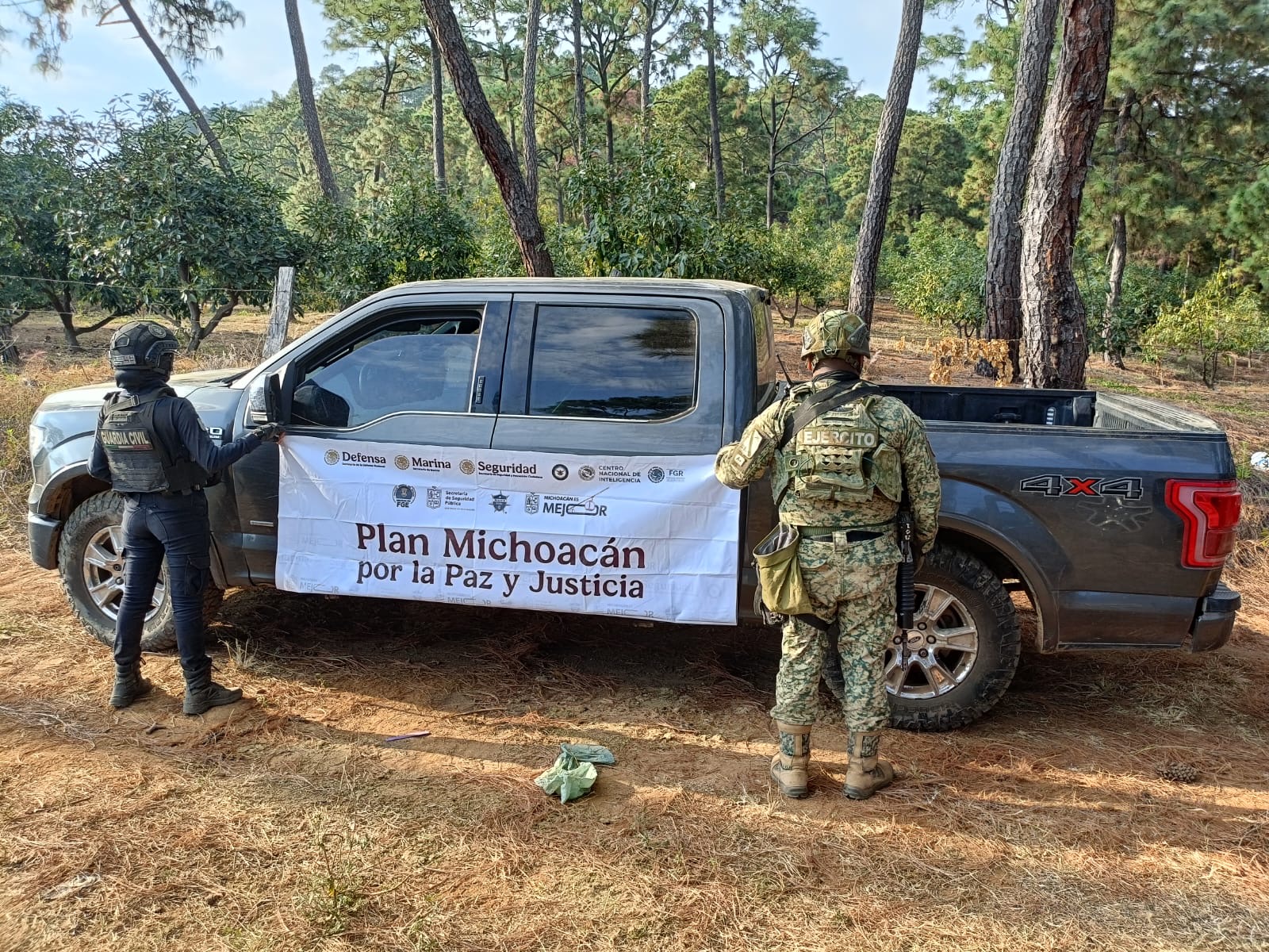 Ejército y Guardia Nacional desmantelan infraestructura criminal en Apatzingán