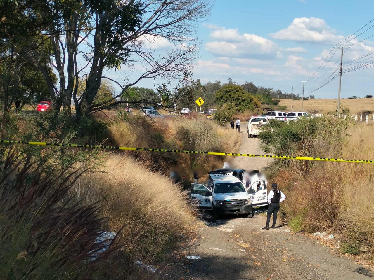 Identifican a uno de los tres ejecutados en hallados a la orilla de la Morelia-Pátzcuaro 