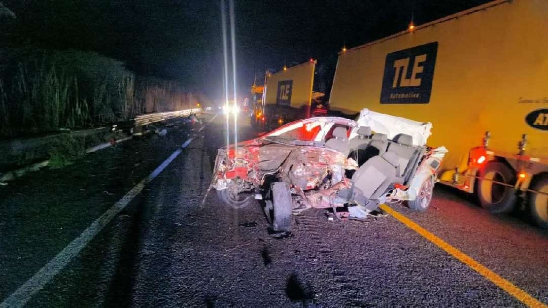 Fatal choque en la Autopista Siglo XXI; hay un hombre muerto y una mujer herida